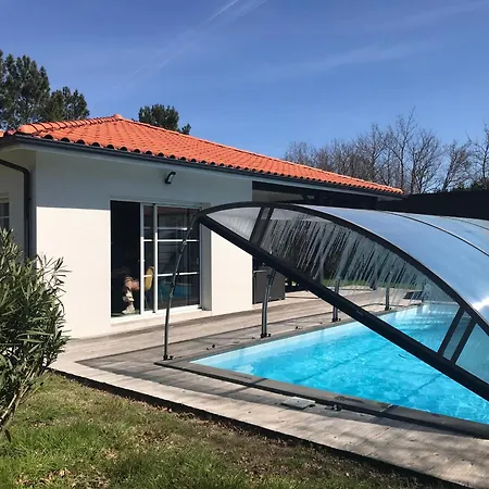 Maison Familiale A Avec Piscine Et Parking - Fr-1-319-617 Feriehus