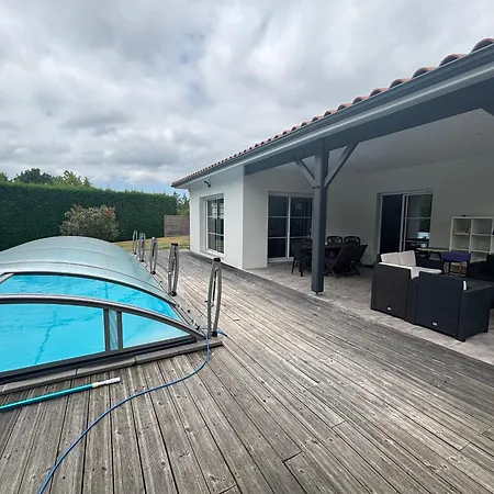 Maison Familiale A Avec Piscine Et Parking - Fr-1-319-617