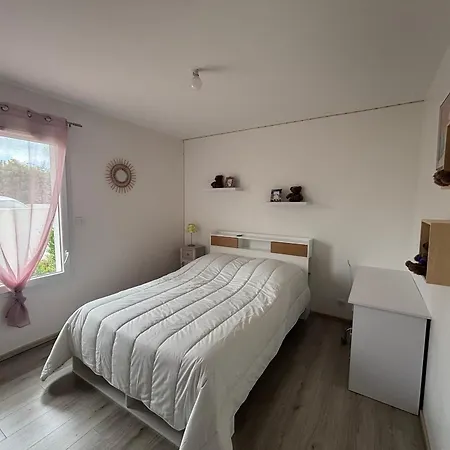 Maison Familiale A Avec Piscine Et Parking - Fr-1-319-617
